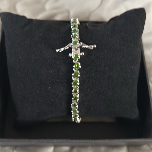 Green Tennis Bracelet. 7” - Picture 2 of 5